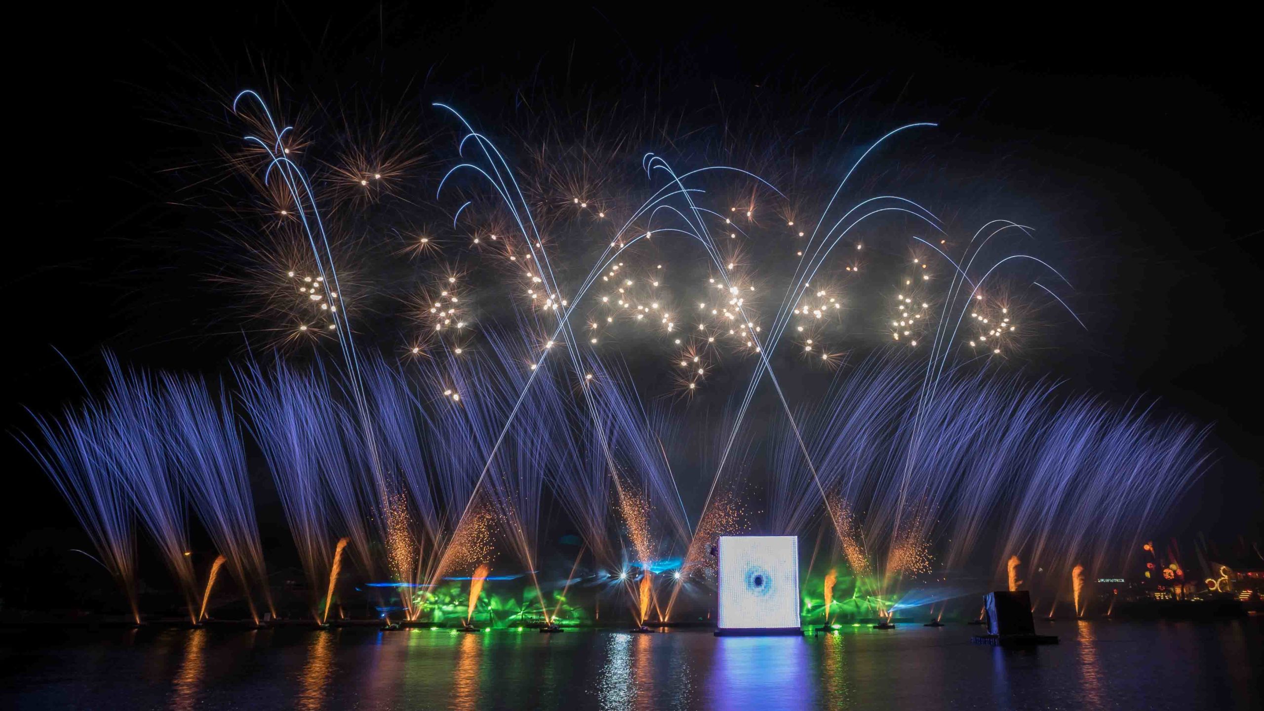 feu d'artifice au lac de disney village