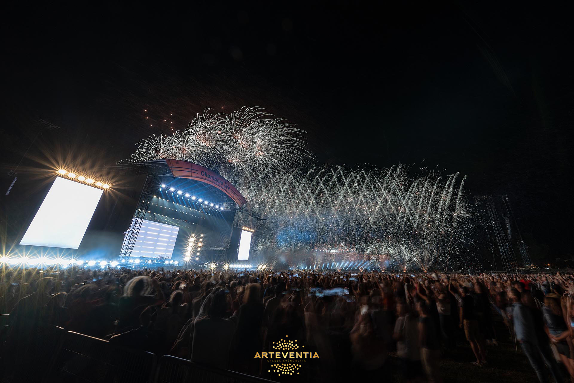 ARTEVENTIA - Imagine Dragon à Chambord - Quentin Garcia WM01