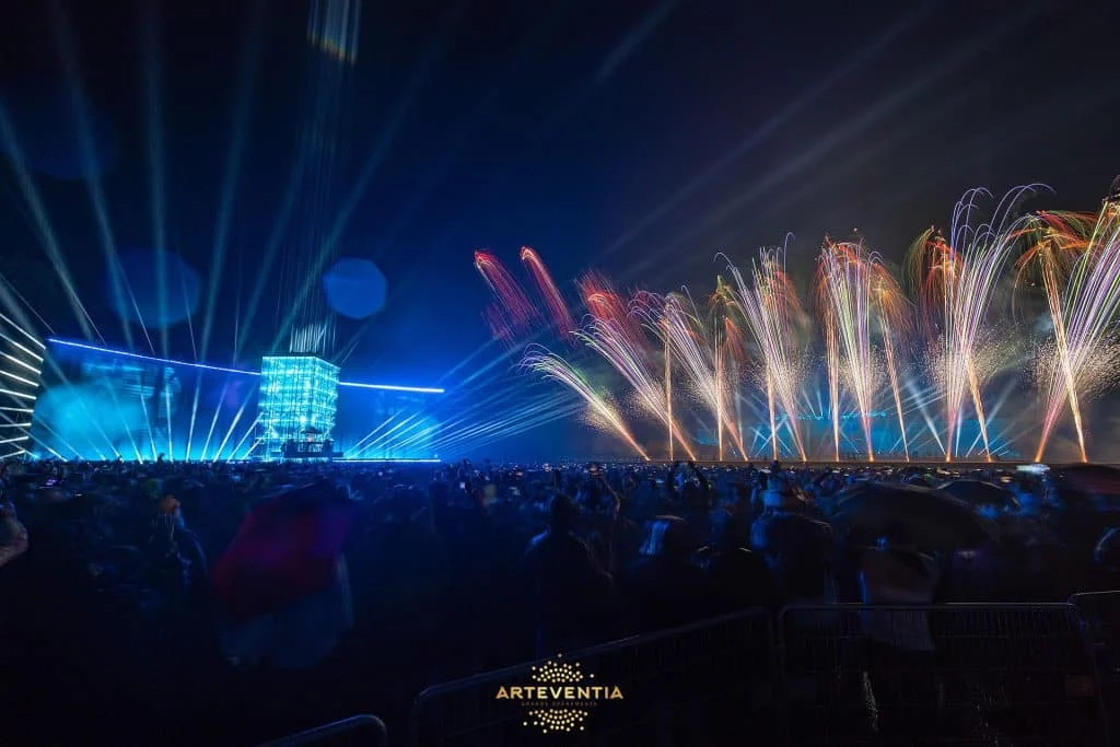 ARTEVENTIA - David Guetta Chambord Live - Frédéric Lepla 01 Bursts of color for David Guetta